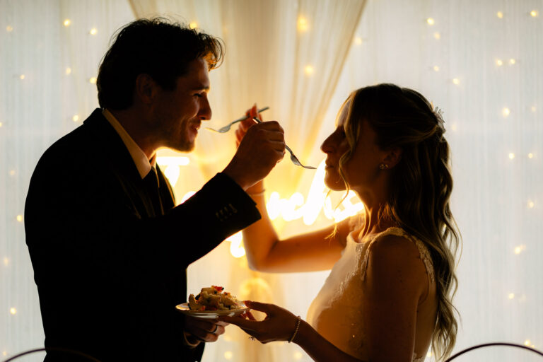 Raymondjack Photography Vermont Wedding0 cake cutting 18