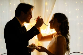 Raymondjack Photography Vermont Wedding0 cake cutting 18